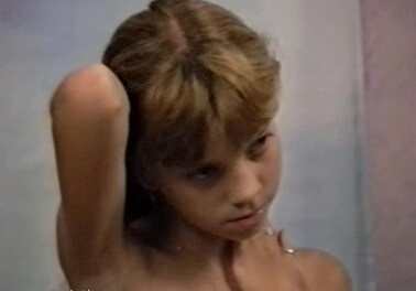 Naturistin: Julia Akt Dessous - Only a nudist truly values the connection with nature and the human body