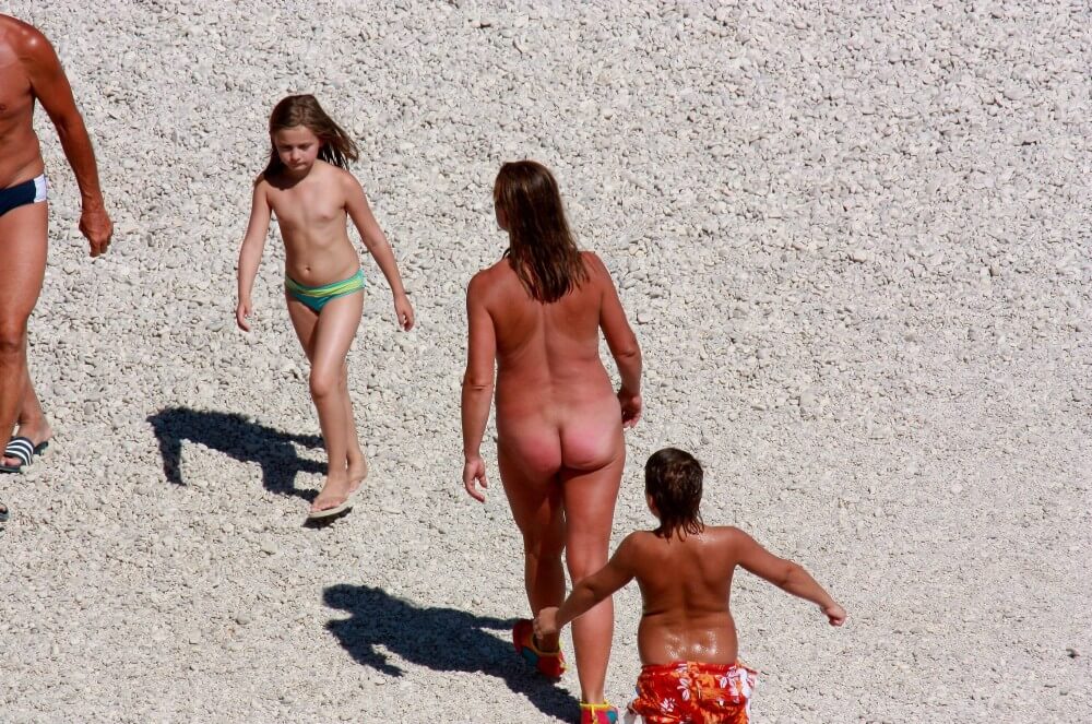 Naturism photo gallery # 8 - Being oneself and accepting ones body as core principles of naturism and nudism