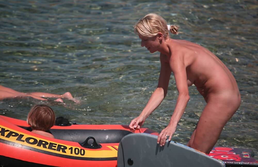 Red Boating for Two Nudists pics - Living together in nature is a hallmark of nudists