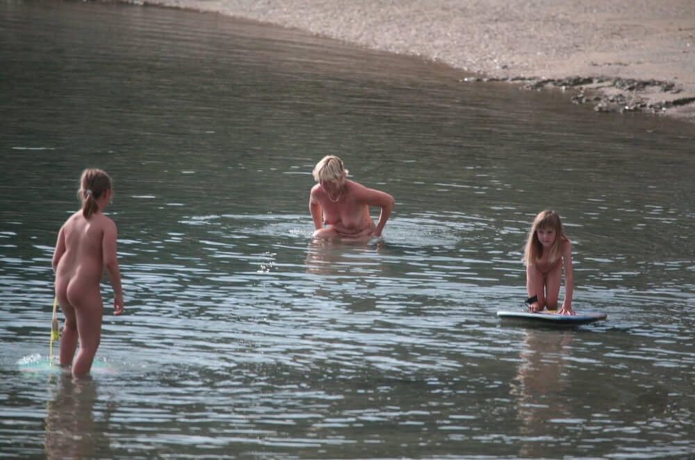 Naturism photo gallery # 14 - Naturism enthusiasts around the world