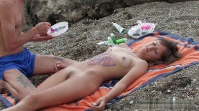 Naked body art on the beach Full HD video - People who practice nudism also believe that everyone is equal, regardless of circumstances
