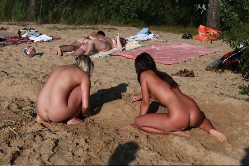 Creekside activity Big Photo gallery - Accepting oneself fully is the foundation of naturism