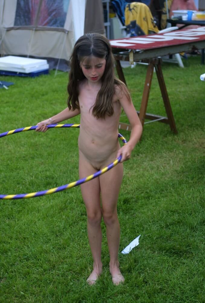 Holland Grass Hula Hoops pics - Nudists and naturists: whats the difference?
