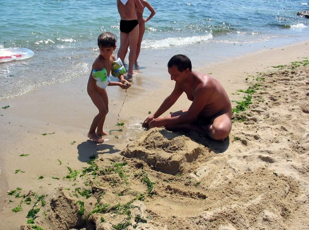 Bulgarian Sandy Paint Over - Ordinary people as naturists