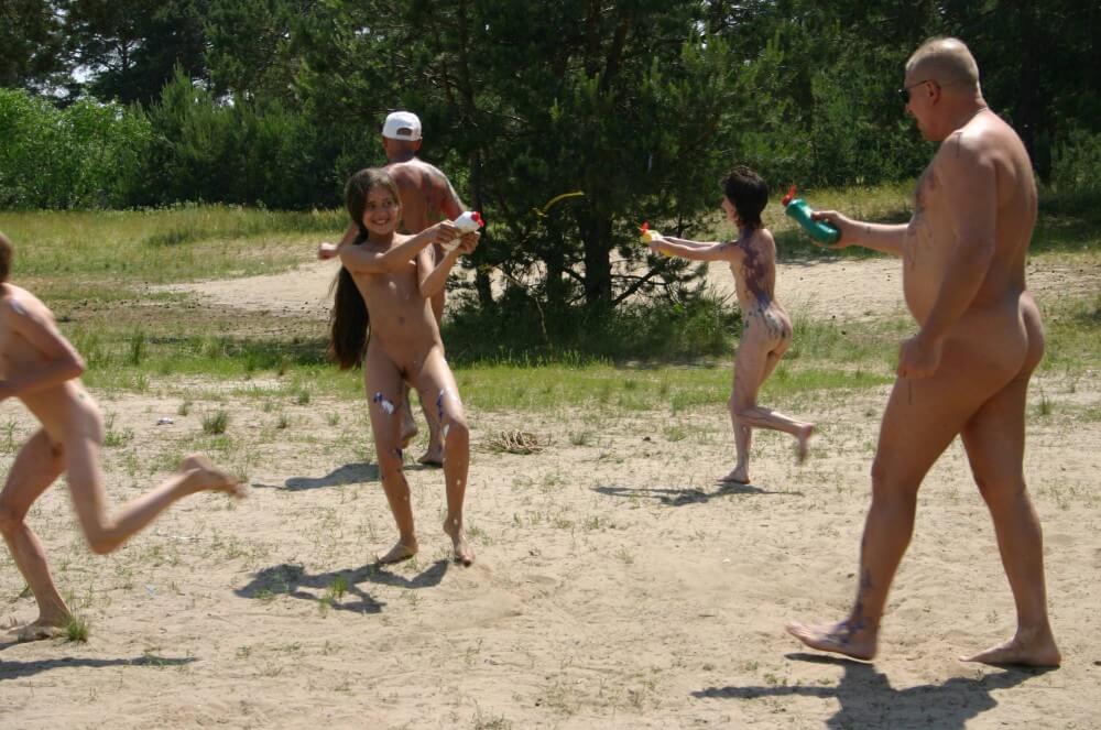 Kiev Group Painting Wild pics - Nudism is normal and fun