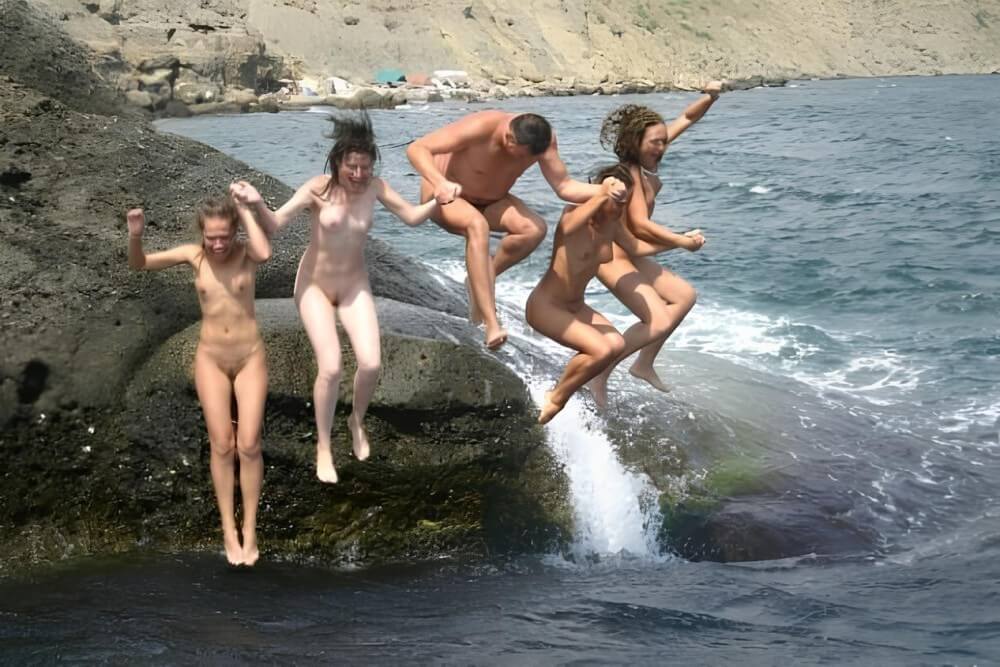 Mens and girls nudists on a beach - What is naturist tourism