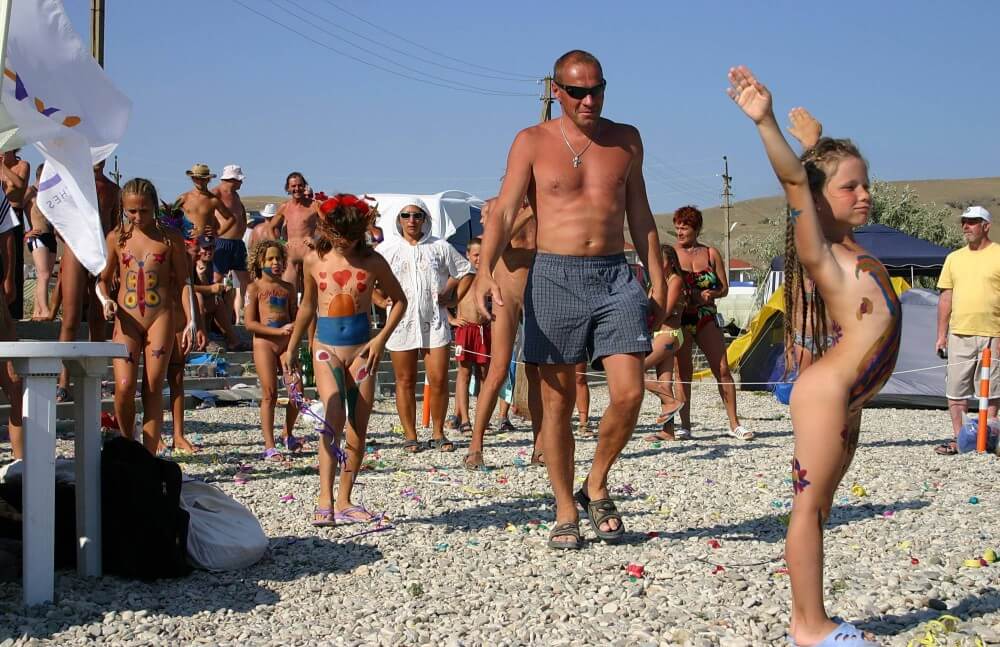 Beach Time Talent Show pics - In naturism, sincerity and honesty are valued