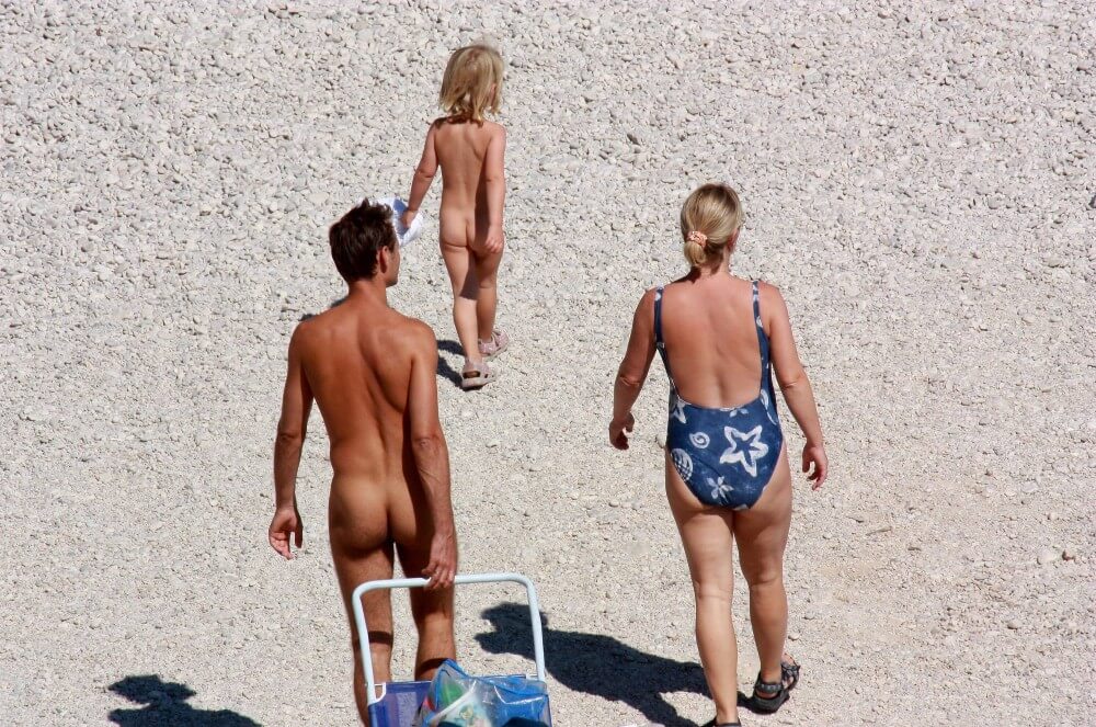 Beach Voyage Nudism Life pics - Nudism is based on sincerity