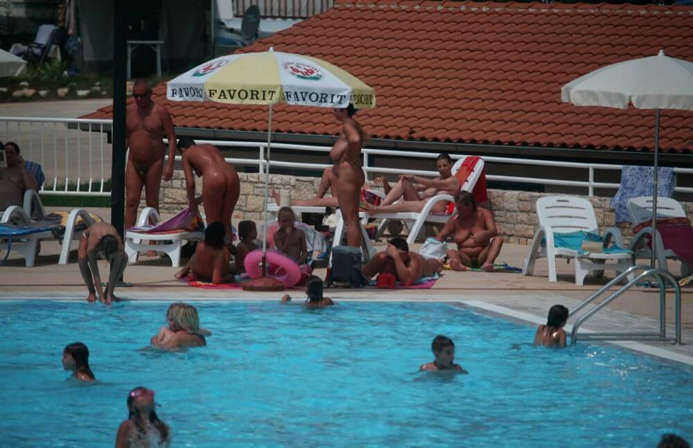 Naturist Pool Observation pics - A well-known naturist center