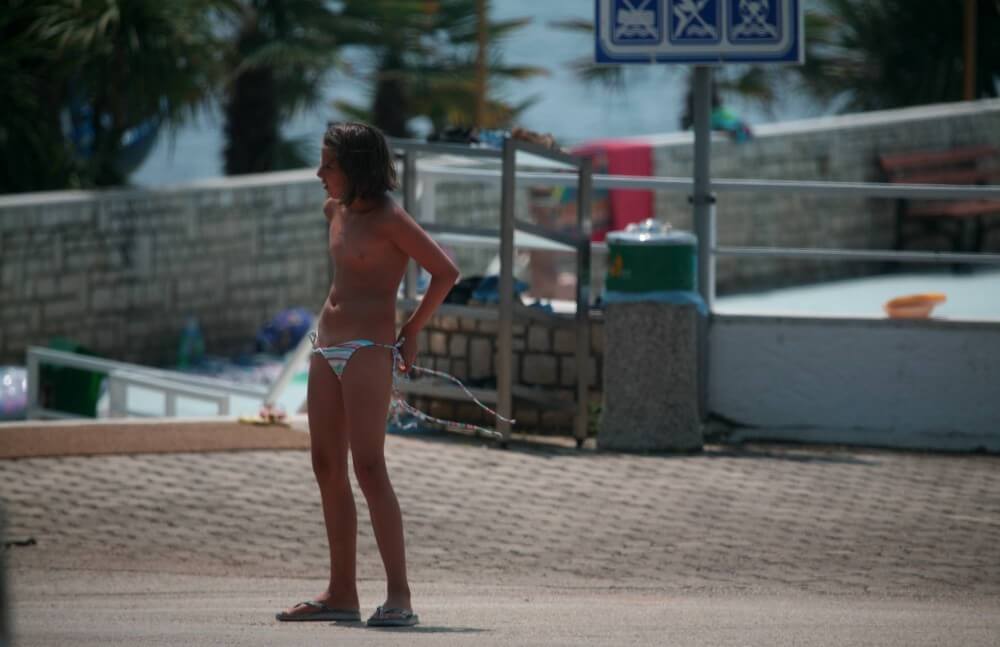 Naturist Pool Walkaround pics - Nudity fosters the development of trust and sincere relationships