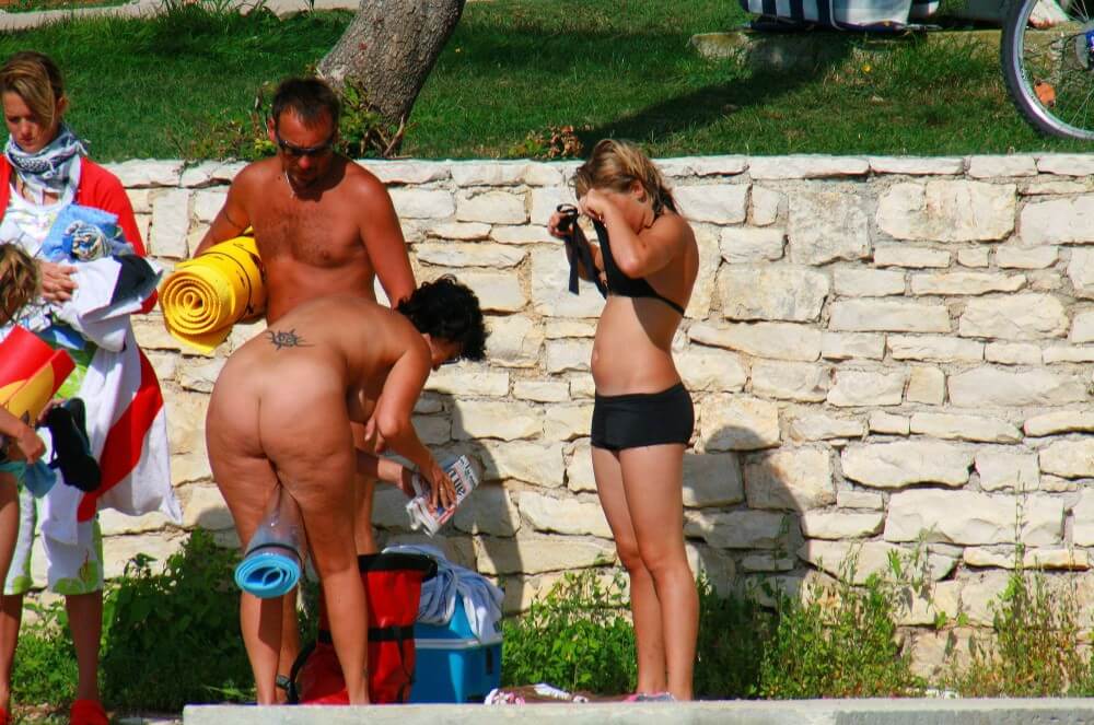 Ula FKK Sisters Day photo gallery - Ethical Principles of the Nudist Community