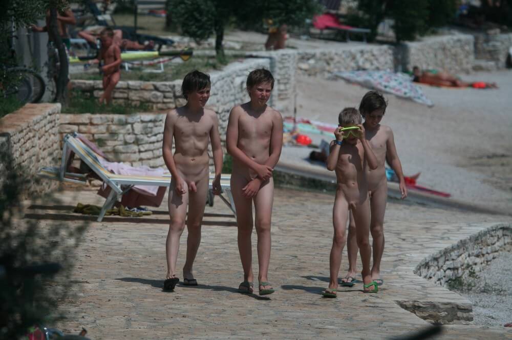 Shore walking nude - A love for the sun and fresh air are important values for naturists