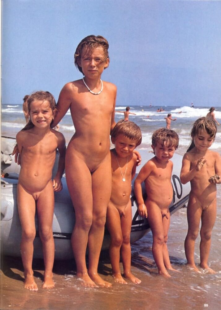 Jung und Frei Nr 2 - Naturists are open to new ideas and experiences