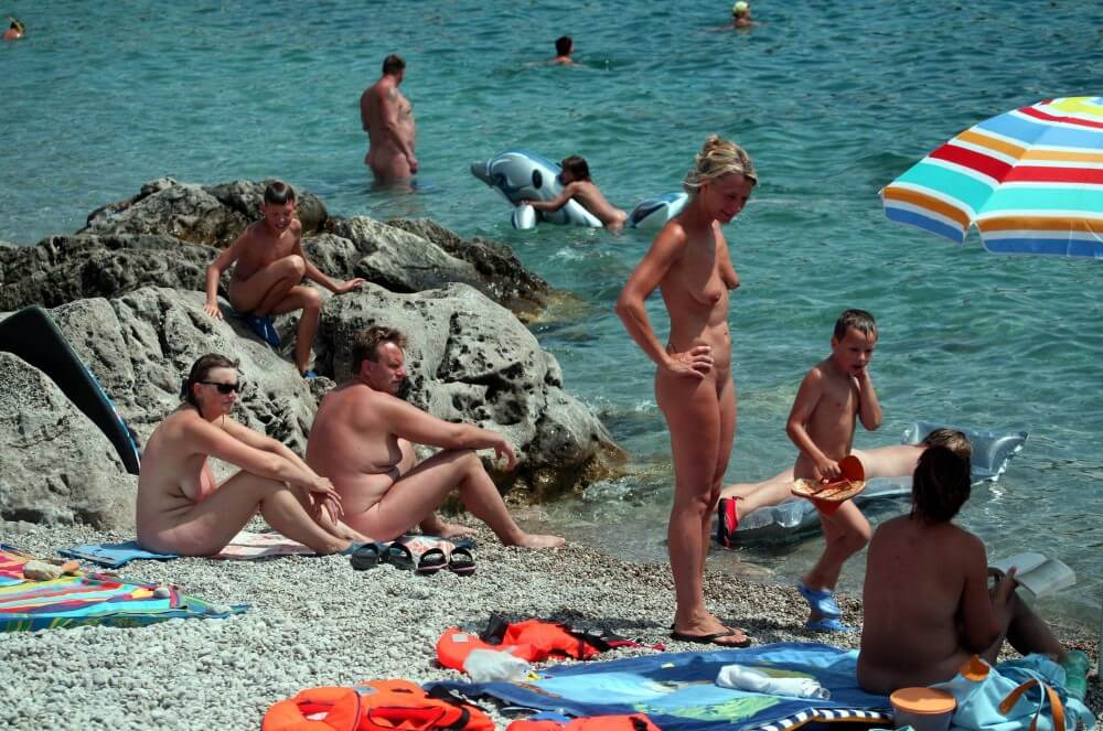 Rock Side Family Camping pics - Radical nudism materials
