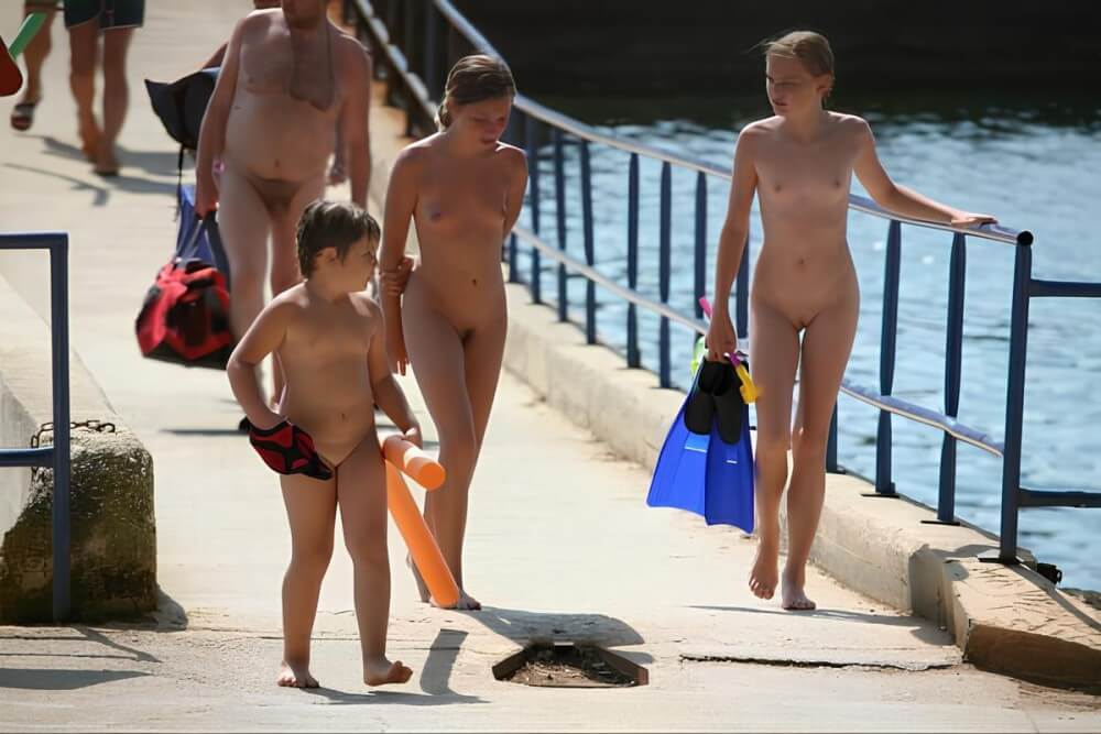 Naturism photo gallery # 11 - People who practice nudism also believe that everyone is equal, regardless of circumstances
