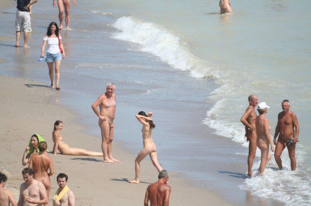 Costinesti Beach Groups pics - Nature fills naturists and nudists with energy and inspiration