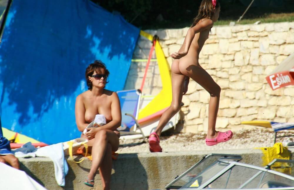 Bright Day Sun Tanning pics - In nude recreation, harmony with nature and inner balance are important