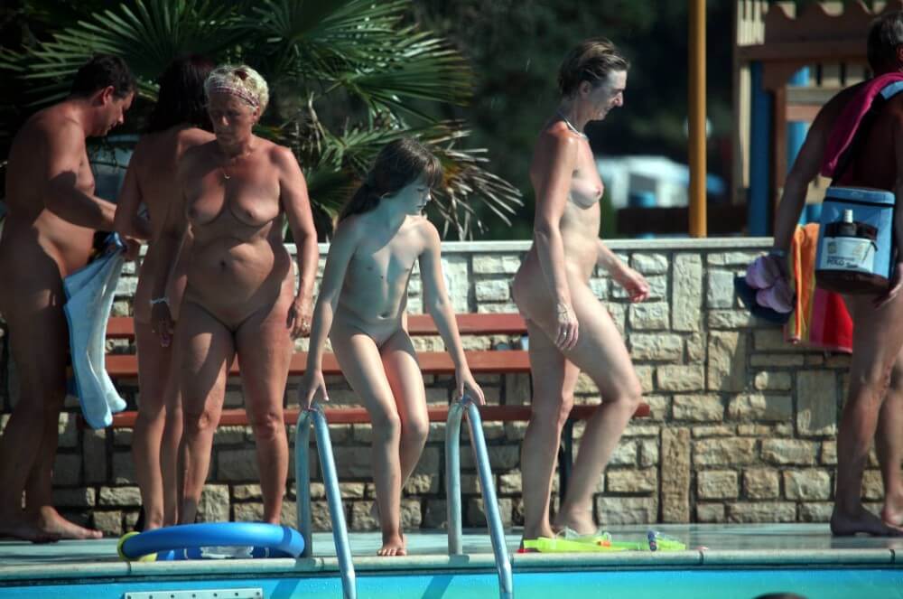 Naturist Pool Cleaning-Up pics - Nudism promotes psychological and physical well-being