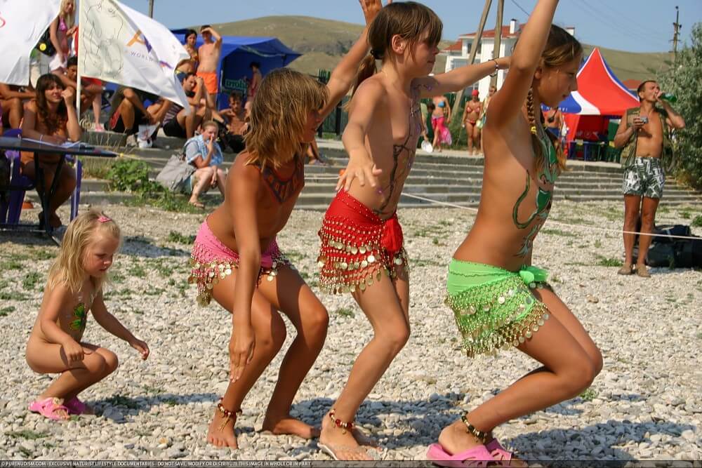 Festival and dancing photos - Nudism is based on naturalness and openness
