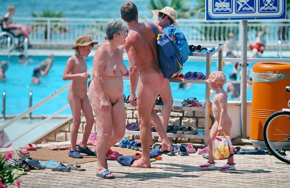 Family Poolside Grouping pics - People find in this a way to understand that the naked body is part of nature and its beauty