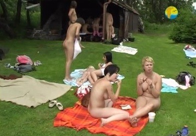 Naturist Freedom: Cottage Picnic - It values inner balance and peace of mind