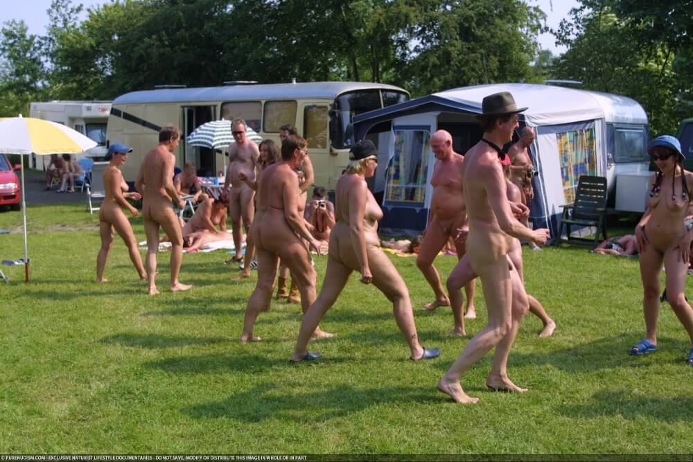 Naturism photo gallery # 53 - Visit a nudist beach