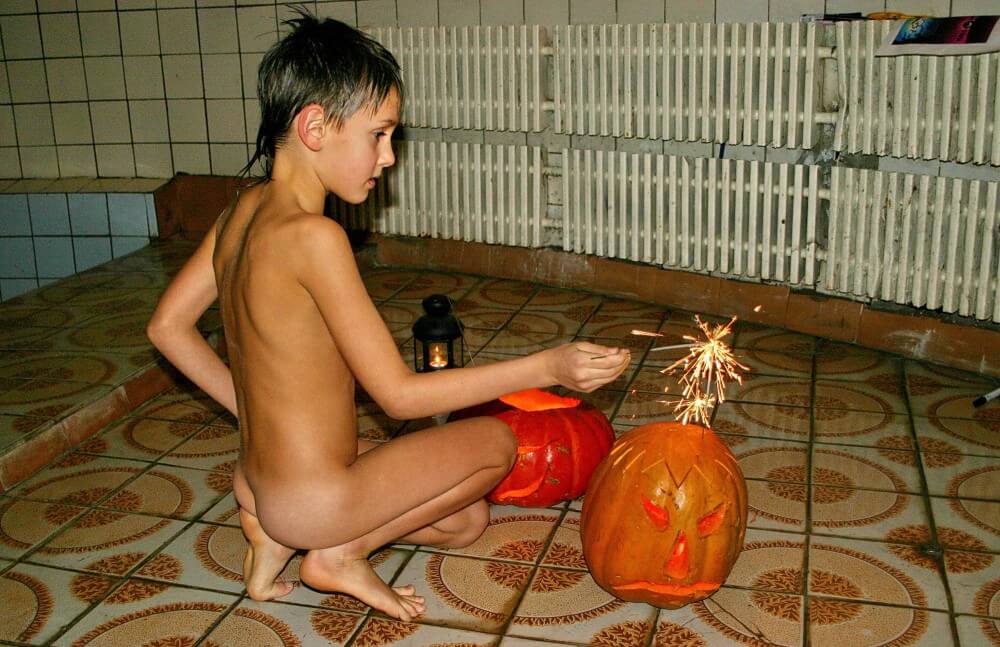 Naturism photo gallery # 20 - Naturism as a protest against puritanical moral norms