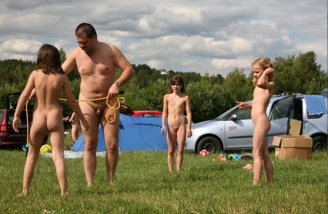 Naturism photo gallery # 38 - Nudism promotes respect for the environment