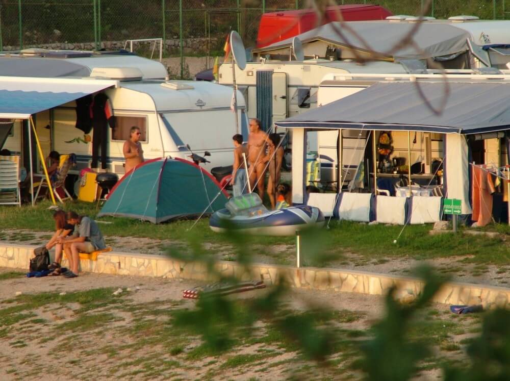 FKK Outdoor Shoreline pics - Stereotypical perceptions of nudists