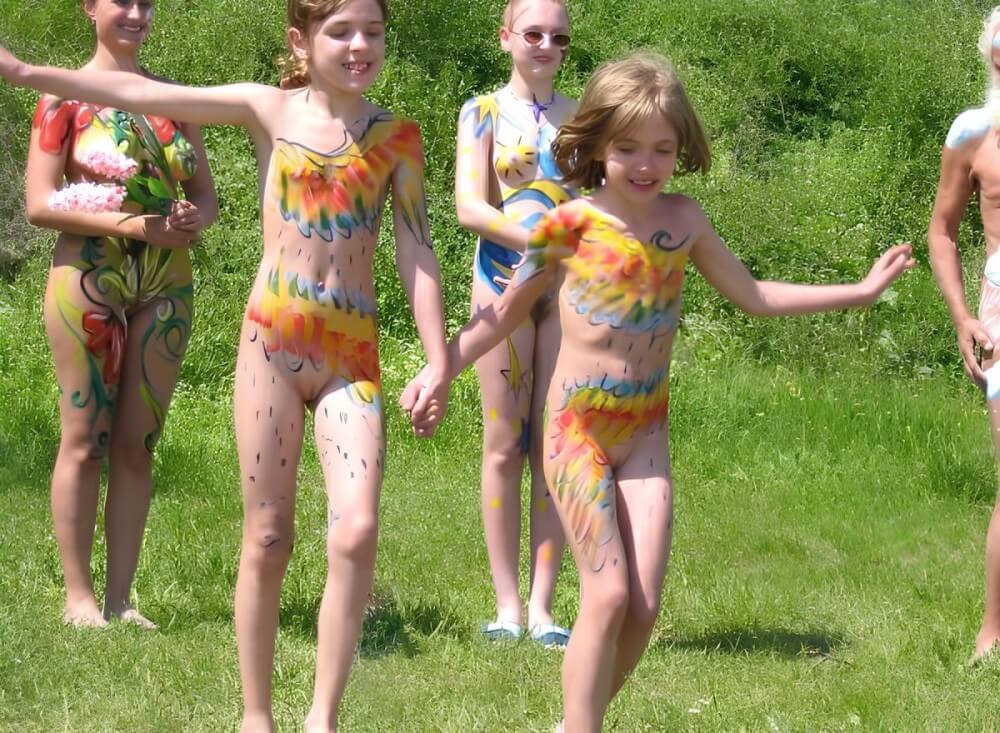 Naturism photo gallery # 29 - Nudity helps one better understand oneself and the surrounding world