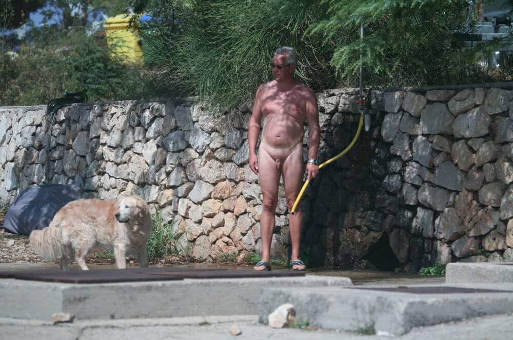 Shower-Wall Bath Parents pics - A space for those who seek bodily freedom