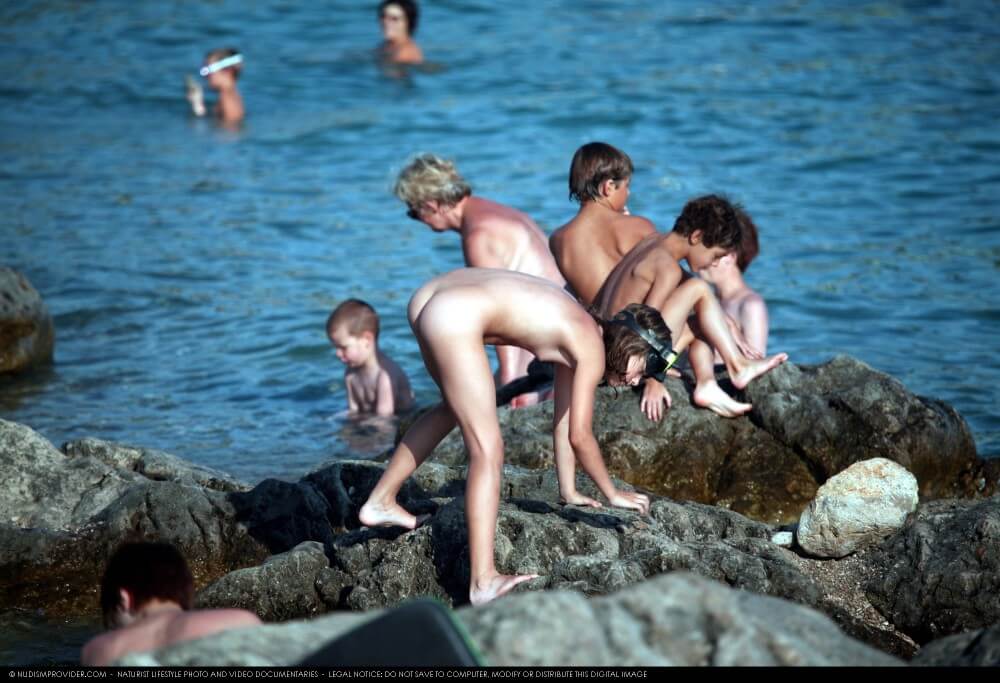 Summer day on the Black Sea photos - Naturism and nudism are a path to spiritual peace