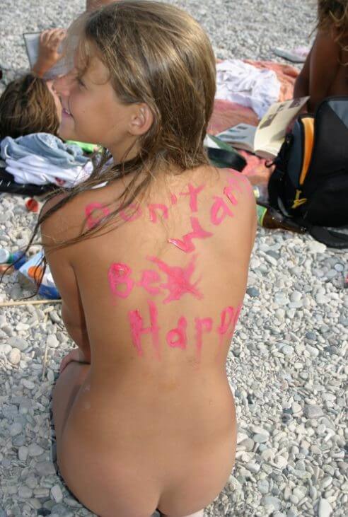Osez vivre nu… Documentary naturism - Lightheartedness and ease are characteristic features of the practice of nudism and naturism