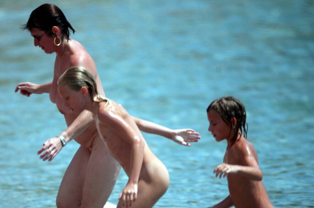 Running From the Waters pics - A nudist values trust and friendliness among people