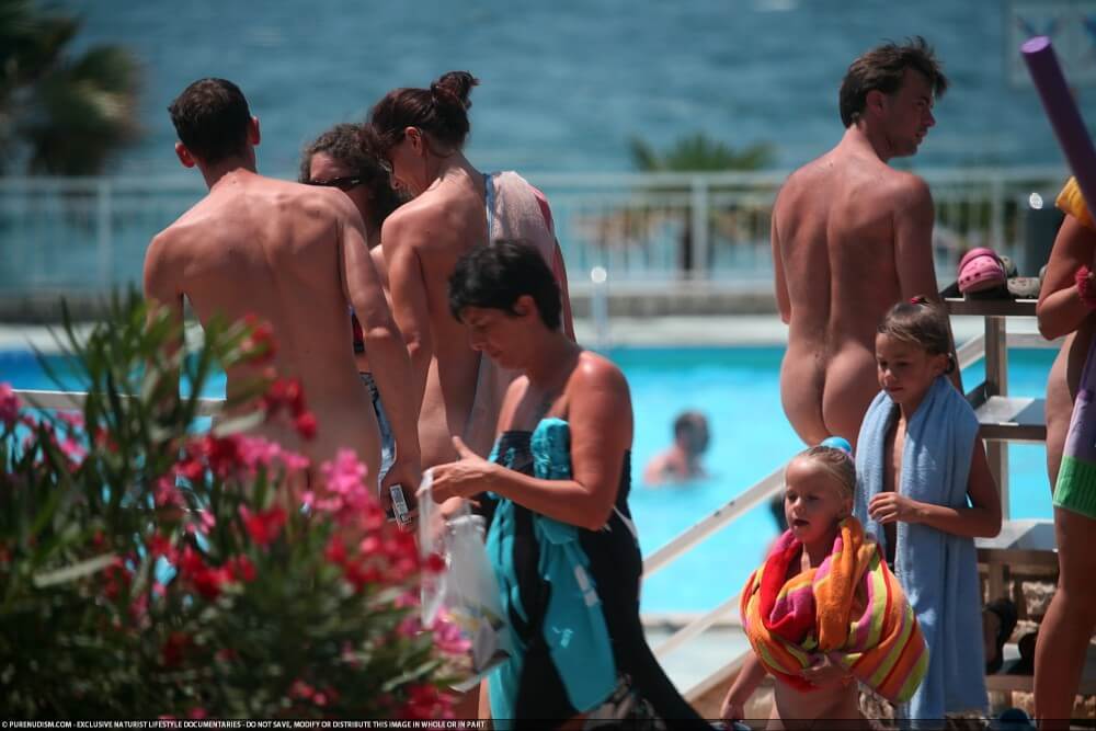 Naturism photo gallery # 66 - Many beautiful people without clothes