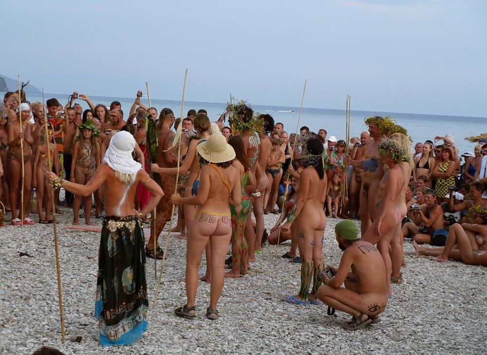 Naturist Party Mega Bash pics - Nudism contributes to the strengthening of psychological health