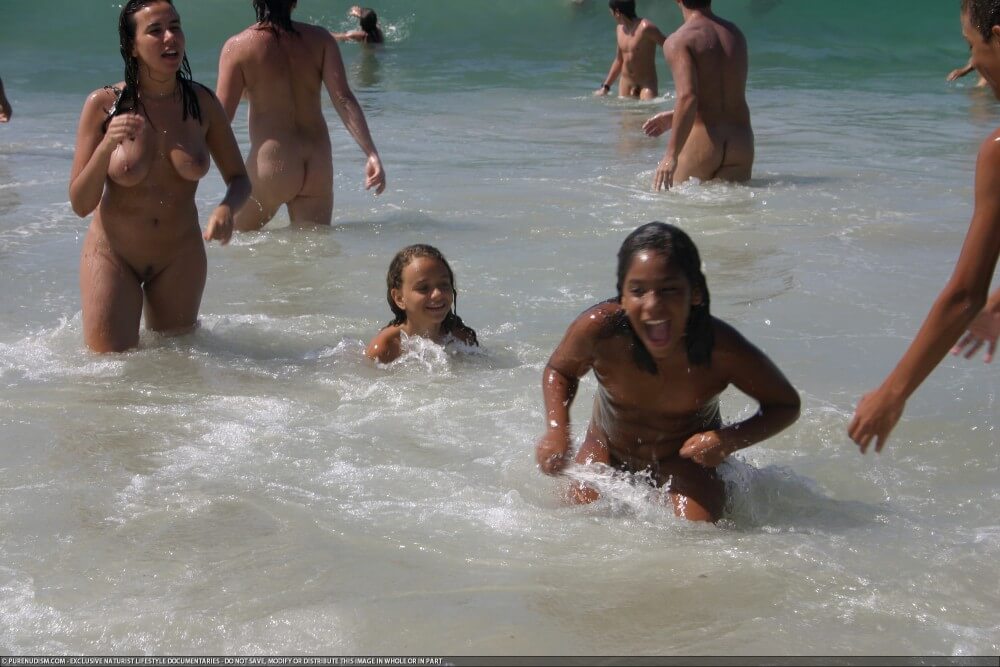 Brazil naturism photo set 4 - Naturism teaches respect for the natural world and for others