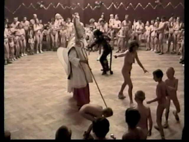 Helios Natura: Christmas Kinder Spiele - Freedom as the core principle of naturism