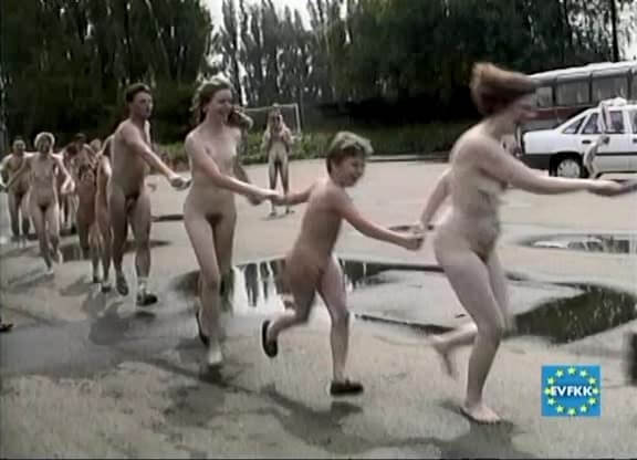 Helios Natura: Tutti-Frutti Nudie - Eurovid FKK - Naturism teaches respect for the natural world and for others